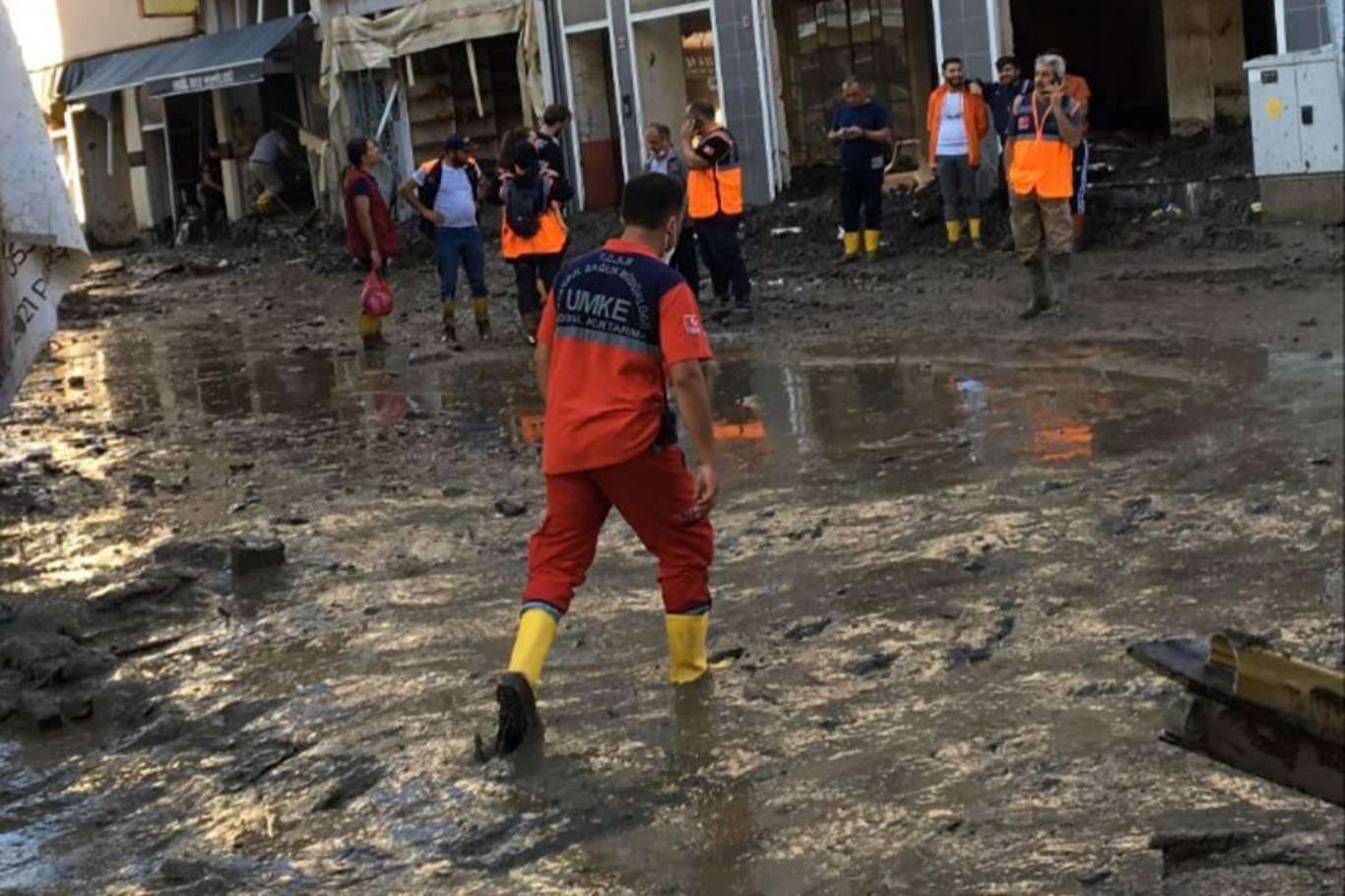 Batı Karadeniz'deki sel felaketinde can kaybı 64'e yükseldi Batı Karadeniz'deki sel felaketinde can kaybı 64'e yükseldi